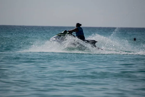 Mar Caribe Visto Cancún Com Águas Cristalinas Turquesa Scooters Catamarãs — Fotografia de Stock