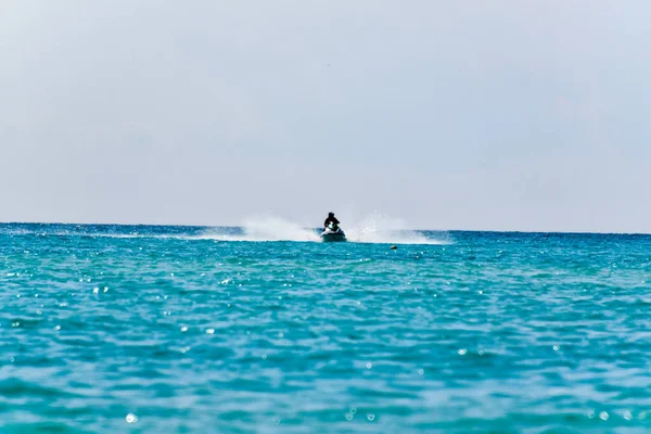 Mar Caribe Visto Desde Cancún Con Aguas Turquesas Claras Scooters —  Fotos de Stock