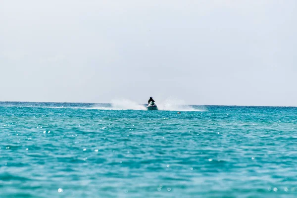 Mar Dei Caraibi Visto Cancun Con Acque Turchesi Limpide Scooter — Foto Stock