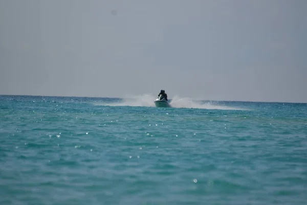 Caribbean Sea Seen Cancun Clear Turquoise Waters Scooters Catamarans Carrying — Stock Photo, Image