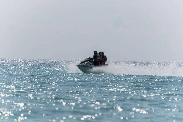 Mar Caribe Visto Desde Cancún Con Aguas Turquesas Claras Scooters —  Fotos de Stock