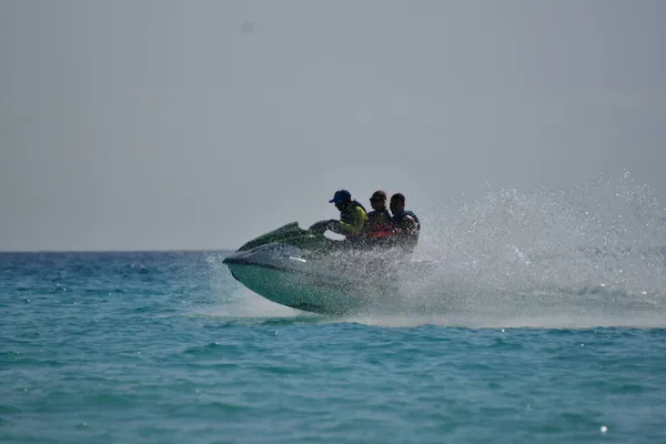 Mar Caribe Visto Cancún Com Águas Cristalinas Turquesa Scooters Catamarãs — Fotografia de Stock