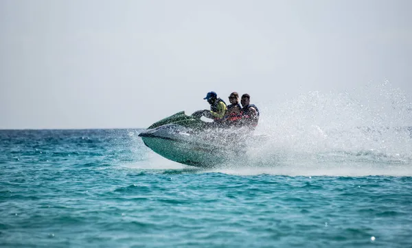 Mar Caribe Visto Cancún Com Águas Cristalinas Turquesa Scooters Catamarãs — Fotografia de Stock