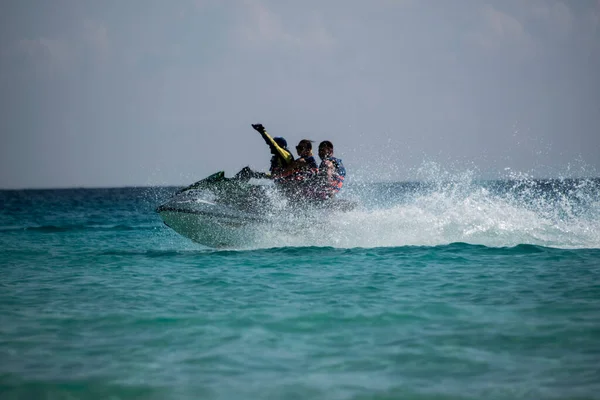 Mar Caribe Visto Desde Cancún Con Aguas Turquesas Claras Scooters — Foto de Stock