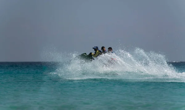 Mar Caribe Visto Cancún Com Águas Cristalinas Turquesa Scooters Catamarãs — Fotografia de Stock