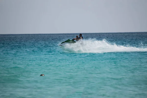 Mar Caribe Visto Desde Cancún Con Aguas Turquesas Claras Scooters — Foto de Stock