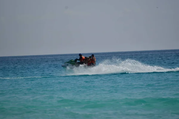 Caribbean Sea Seen Cancun Clear Turquoise Waters Scooters Catamarans Carrying — Stock Photo, Image