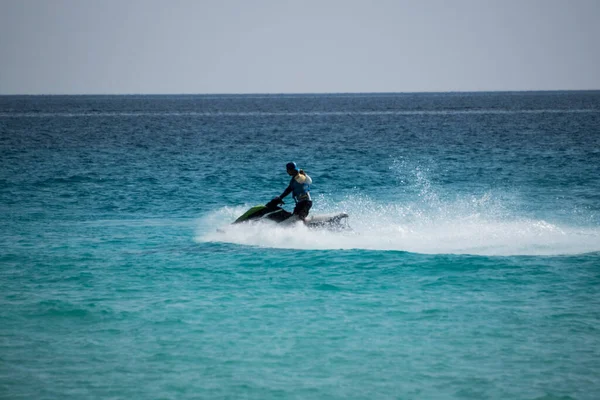 Mar Caribe Visto Desde Cancún Con Aguas Turquesas Claras Scooters —  Fotos de Stock