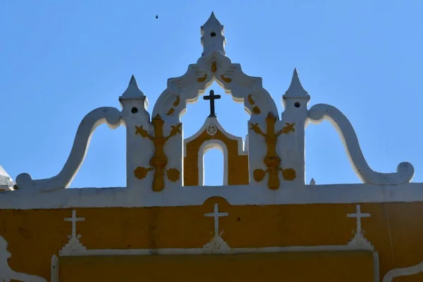 Izamal是墨西哥尤卡坦州的一个小城市 在尤卡坦州被称为 因为它的大部分建筑都漆成黄色 — 图库照片