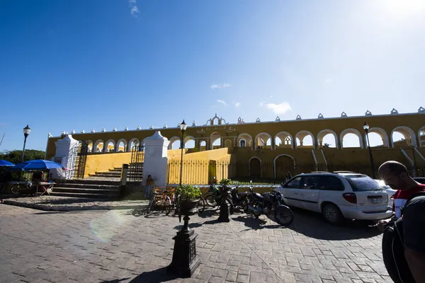 อาคารในอ ซาลาม ซาลาม นเม องเล ในร ฐเม โกของย คาทน นในย — ภาพถ่ายสต็อก