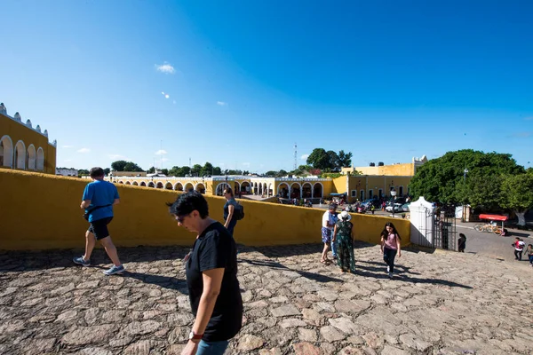 Gebouwen Izamal Izamal Een Kleine Stad Mexicaanse Staat Yucatn Bekend — Stockfoto