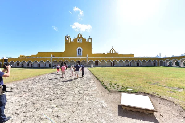 Gebouwen Izamal Izamal Een Kleine Stad Mexicaanse Staat Yucatn Bekend — Stockfoto