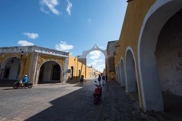 Gebouwen Izamal Izamal Een Kleine Stad Mexicaanse Staat Yucatn Bekend — Stockfoto