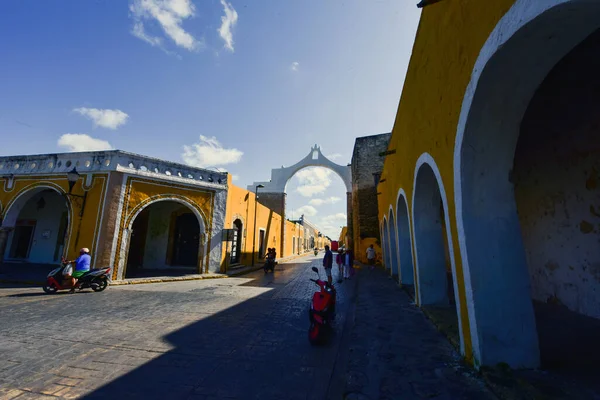 Gebouwen Izamal Izamal Een Kleine Stad Mexicaanse Staat Yucatn Bekend — Stockfoto