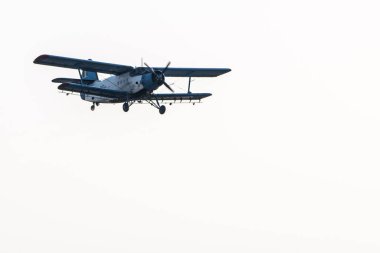 Füze uçakları, öncelikli olarak tarımda düşük irtifalı tarım gübreleri ve böcek ilaçları yaymak ve spor paraşütçüleri fırlatmak için kullanılan çift kanatlı uçaklardır..