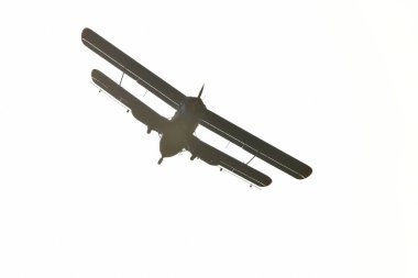 Füze uçakları, öncelikli olarak tarımda düşük irtifalı tarım gübreleri ve böcek ilaçları yaymak ve spor paraşütçüleri fırlatmak için kullanılan çift kanatlı uçaklardır..