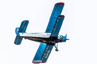 Füze uçakları, öncelikli olarak tarımda düşük irtifalı tarım gübreleri ve böcek ilaçları yaymak ve spor paraşütçüleri fırlatmak için kullanılan çift kanatlı uçaklardır..