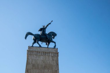 Suceava 'daki Büyük Stephen' ın binicilik heykeli Moldova Voyvoda 'sı Büyük Stephen' a adanmış bronz bir anıttır..