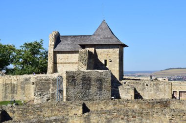 Suceava Kalesi (ayrıca Suceava Kalesi olarak da bilinir), Suceava şehrinde bir ortaçağ kalesidir ve 14. yüzyılın sonlarında Moldova 'da inşa edilen istihkam sisteminin bir parçasıdır.
