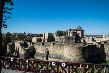 Suceava Kalesi (ayrıca Suceava Kalesi olarak da bilinir), Suceava şehrinde bir ortaçağ kalesidir ve 14. yüzyılın sonlarında Moldova 'da inşa edilen istihkam sisteminin bir parçasıdır.