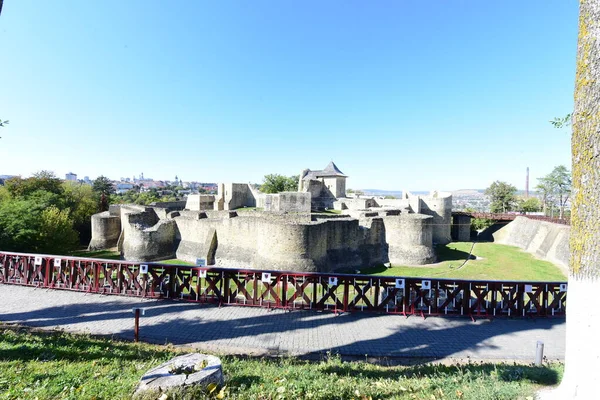苏克雷瓦城堡 Citadel Suceava 也被称为苏克雷瓦城堡 Citadel Suceava 是一座位于苏克雷瓦的中世纪要塞 是摩尔多瓦十四世纪末修建的防御工事系统的一部分 — 图库照片