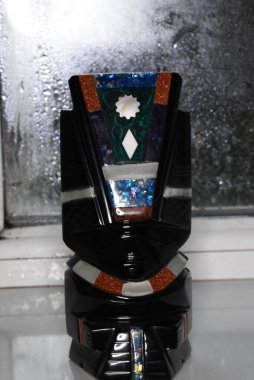 Obsidiyen heykelleri tasvir eden bir hatıra, volkanik bir kaya, biçimsiz, camsı siyah, gümüş ya da altın, Aztekler tarafından tanrıların heykellerini yapmak için kullanılır..