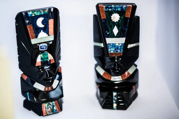 Obsidiyen heykelleri tasvir eden bir hatıra, volkanik bir kaya, biçimsiz, camsı siyah, gümüş ya da altın, Aztekler tarafından tanrıların heykellerini yapmak için kullanılır..