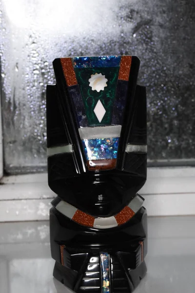 Obsidiyen heykelleri tasvir eden bir hatıra, volkanik bir kaya, biçimsiz, camsı siyah, gümüş ya da altın, Aztekler tarafından tanrıların heykellerini yapmak için kullanılır..