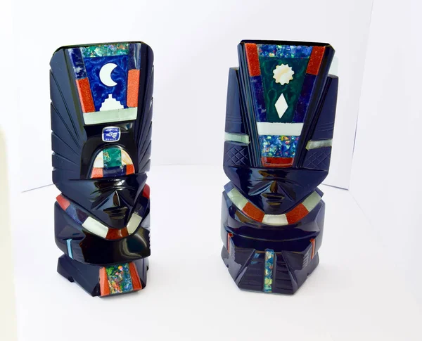 Obsidiyen heykelleri tasvir eden bir hatıra, volkanik bir kaya, biçimsiz, camsı siyah, gümüş ya da altın, Aztekler tarafından tanrıların heykellerini yapmak için kullanılır..