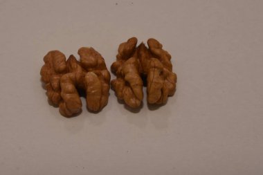 Ceviz ve ceviz çekirdeği Cevizi, hem doğal bitki örtüsü hem de ekinler olarak ılıman ve Akdeniz bölgelerinde yaygın bir ağaçtır. Doğu Balkanlar 'dan Himalayalar ve Çin' e kadar yayılır.