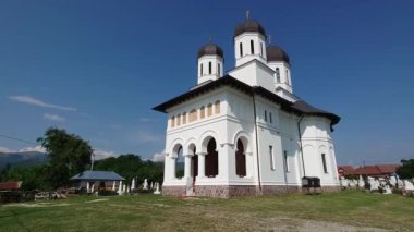 1936 'da Novaci' de inşa edilen duvar kilisesi Novaci 'nin merkezinde bir tepenin üzerine kurulmuş bir Ortodoks Hıristiyan kilisesidir..