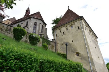 Kenti Türk saldırılarından korumak için inşa edilmiş bir duvarla çevrili Sighisoara kalesinin bir kulesi. Sighisoara Kalesi 'nin de bugün dokuzu halen mevcut olan 14 tane savunma kulesi vardı.