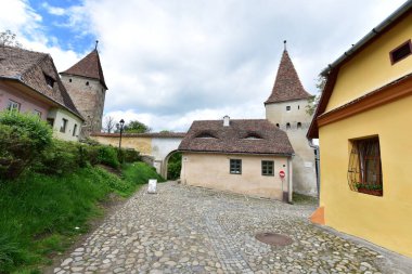 Kenti Türk saldırılarından korumak için inşa edilmiş bir duvarla çevrili Sighisoara kalesinin bir kulesi. Sighisoara Kalesi 'nin de bugün dokuzu halen mevcut olan 14 tane savunma kulesi vardı.