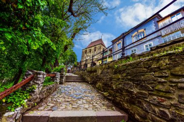 Kenti Türk saldırılarından korumak için inşa edilmiş bir duvarla çevrili Sighisoara kalesinin bir kulesi. Sighisoara Kalesi 'nin de bugün dokuzu halen mevcut olan 14 tane savunma kulesi vardı.