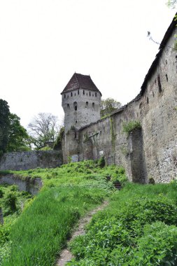Kenti Türk saldırılarından korumak için inşa edilmiş bir duvarla çevrili Sighisoara kalesinin bir kulesi. Sighisoara Kalesi 'nin de bugün dokuzu halen mevcut olan 14 tane savunma kulesi vardı.