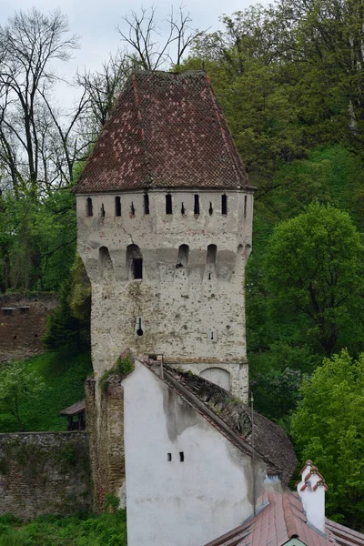 Uma Torre Fortaleza Sighisoara Cercada Por Muro Construída Para Proteger — Fotografia de Stock