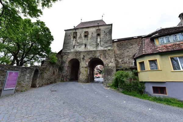 Kenti Türk saldırılarından korumak için inşa edilmiş bir duvarla çevrili Sighisoara kalesinin bir kulesi. Sighisoara Kalesi 'nin de bugün dokuzu halen mevcut olan 14 tane savunma kulesi vardı.