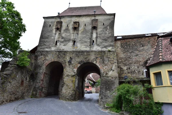 Una Torre Fortaleza Sighisoara Rodeada Por Muro Construida Para Proteger —  Fotos de Stock