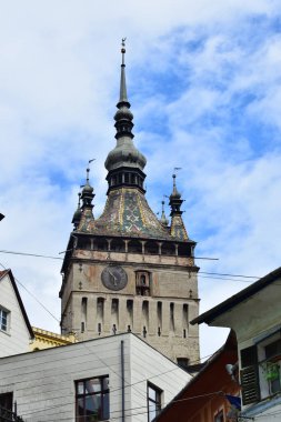 Sighisoara 'daki saat kulesi kalenin ana kapısı ve 1575 yılına kadar belediye binası olan en büyük savunma kulesidir.