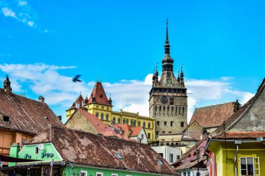 Sighisoara 'daki saat kulesi kalenin ana kapısı ve 1575 yılına kadar belediye binası olan en büyük savunma kulesidir.