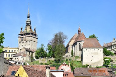 Sighisoara 'daki saat kulesi kalenin ana kapısı ve 1575 yılına kadar belediye binası olan en büyük savunma kulesidir.