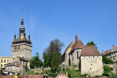 Sighisoara 'daki saat kulesi kalenin ana kapısı ve 1575 yılına kadar belediye binası olan en büyük savunma kulesidir.