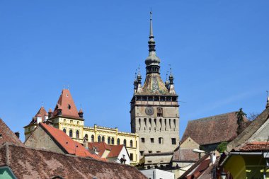 Sighisoara 'daki saat kulesi kalenin ana kapısı ve 1575 yılına kadar belediye binası olan en büyük savunma kulesidir.