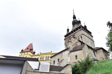 Sighisoara 'daki saat kulesi kalenin ana kapısı ve 1575 yılına kadar belediye binası olan en büyük savunma kulesidir.