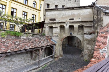 Sighisoara 'daki saat kulesi kalenin ana kapısı ve 1575 yılına kadar belediye binası olan en büyük savunma kulesidir.