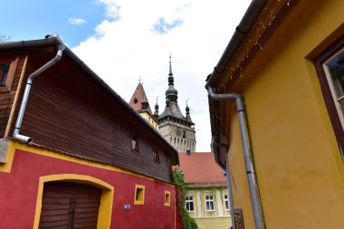 Sighisoara 'daki saat kulesi kalenin ana kapısı ve 1575 yılına kadar belediye binası olan en büyük savunma kulesidir.