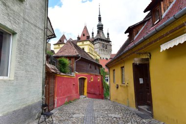 Sighisoara 'daki saat kulesi kalenin ana kapısı ve 1575 yılına kadar belediye binası olan en büyük savunma kulesidir.