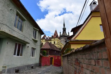 Sighisoara 'daki saat kulesi kalenin ana kapısı ve 1575 yılına kadar belediye binası olan en büyük savunma kulesidir.