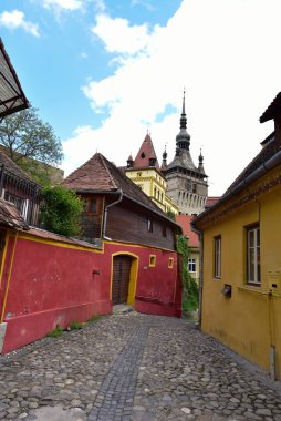 Sighisoara 'daki saat kulesi kalenin ana kapısı ve 1575 yılına kadar belediye binası olan en büyük savunma kulesidir.