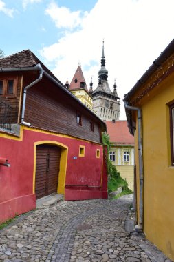 Sighisoara 'daki saat kulesi kalenin ana kapısı ve 1575 yılına kadar belediye binası olan en büyük savunma kulesidir.